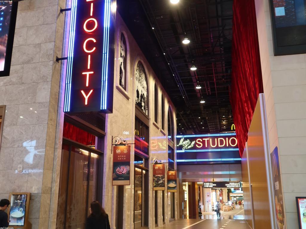 យុទ្ធសាស្ត្រកាស៊ីណូ: ការប្រកួតយ៉ាងឆើតឆាយ